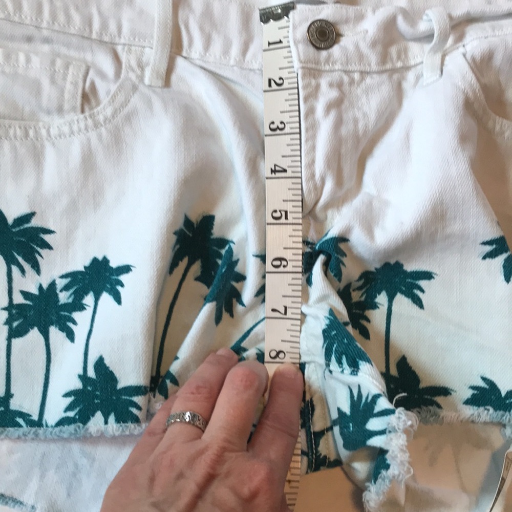 Old Navy the diva palm tree print cut off style shorts size 4 - Picture 8 of 9